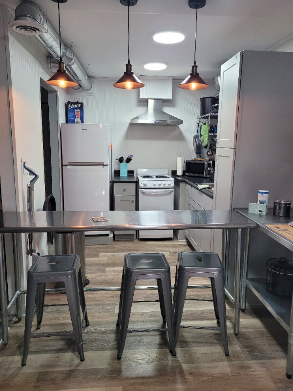 Building Photo - 308 Miracle Strip Pkwy SW