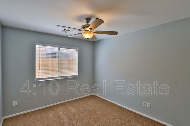 Building Photo - 30725 N Royal Oak Way