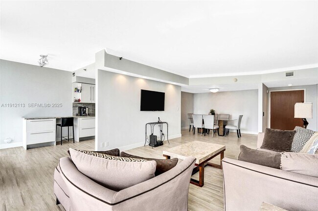 Building Photo - 3000 Island Blvd