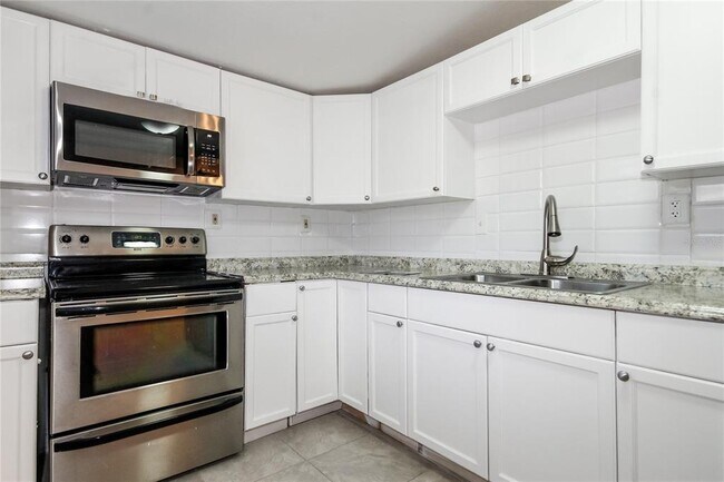 Building Photo - 525 Braddock St S