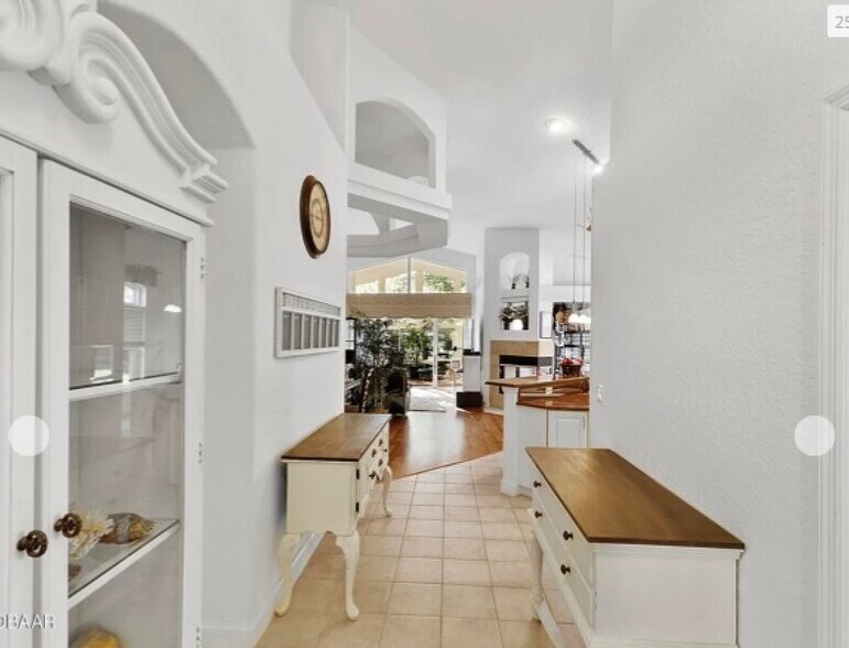 entry - 3220 Galty Cir