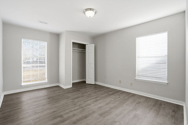 Building Photo - 8232 Pleasant Ridge Dr