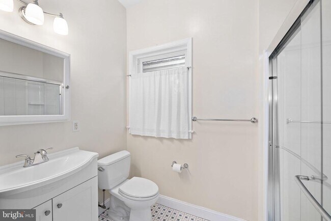 Building Photo - 1604 N Edgewood St