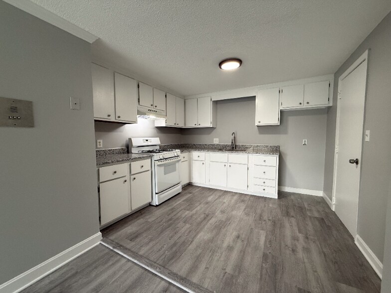 Building Photo - 44 Delmont St
