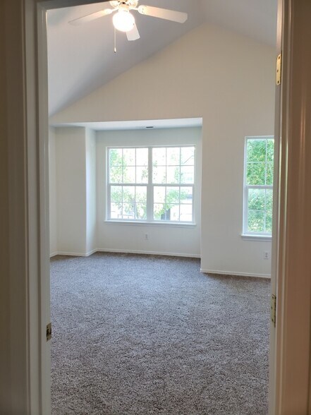 Building Photo - 18579 SW Takena Ct