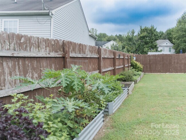 Building Photo - 910 Torsion Lane