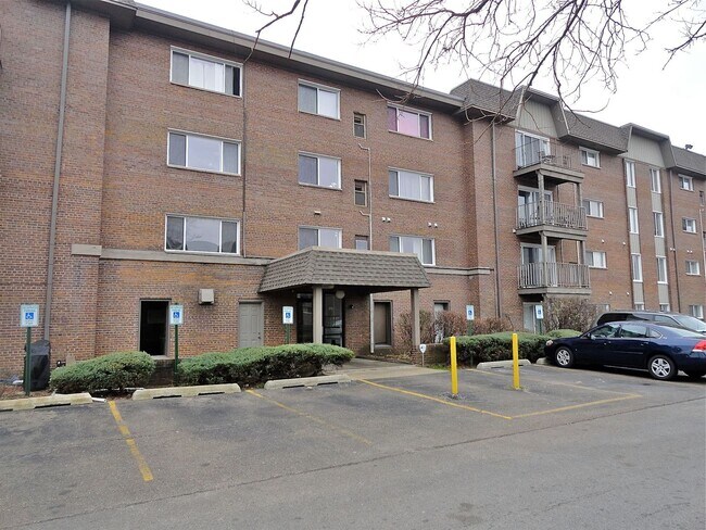 Building Photo - 2301 Beau Monde Ln