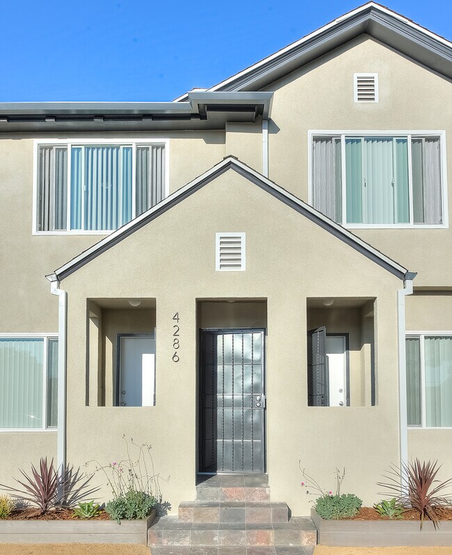 Front the unit - 4286 S Hobart Blvd