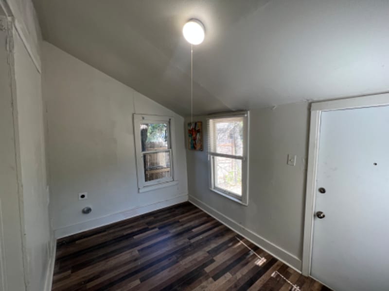 Building Photo - 521 W Ridgewood Ct