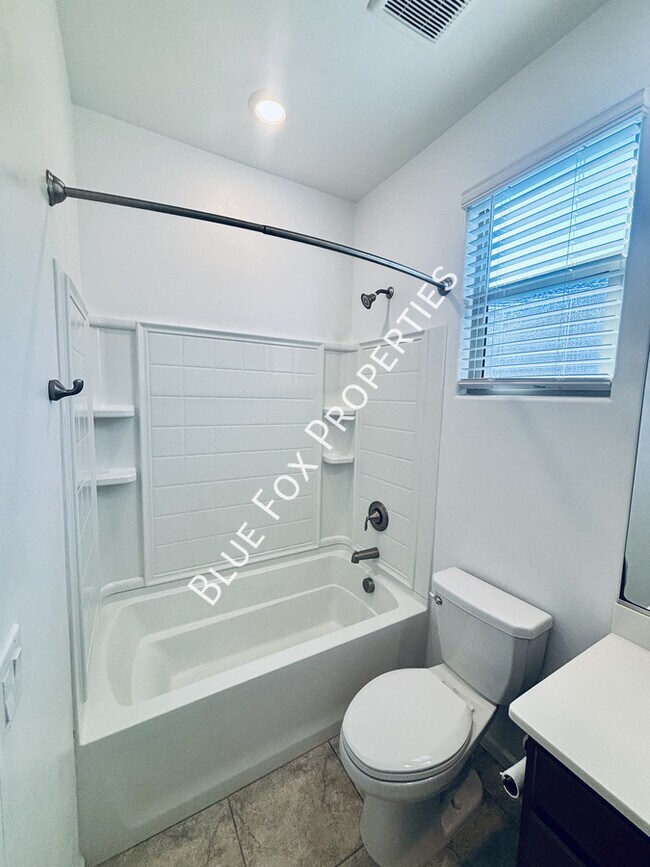 Building Photo - 7846 S Sugarbend Dr