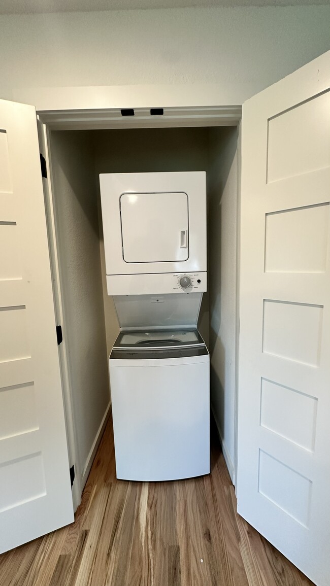 Building Photo - 112 Rousseau St