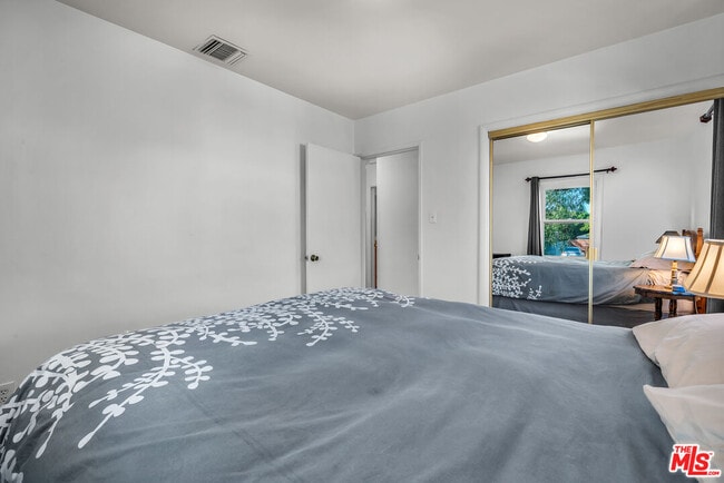 Building Photo - 8207 Stewart Ave