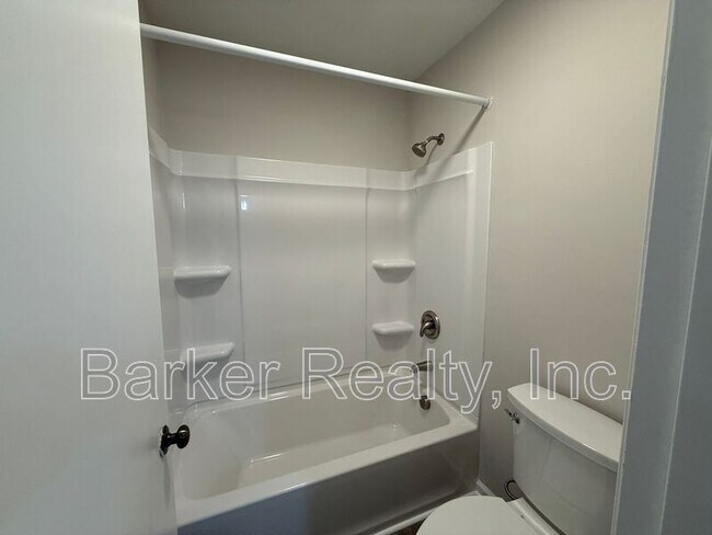 Building Photo - 101 Greengate Ct