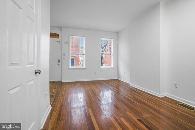 Building Photo - 609 W 9th St