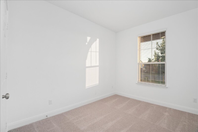 Building Photo - 1636 W Kerr Pass