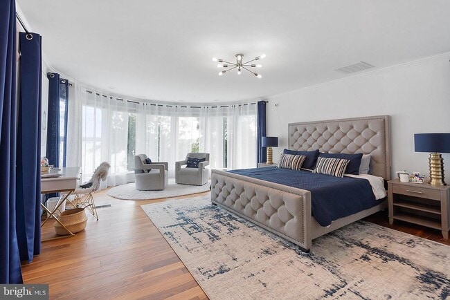 Building Photo - 5837 River Dr