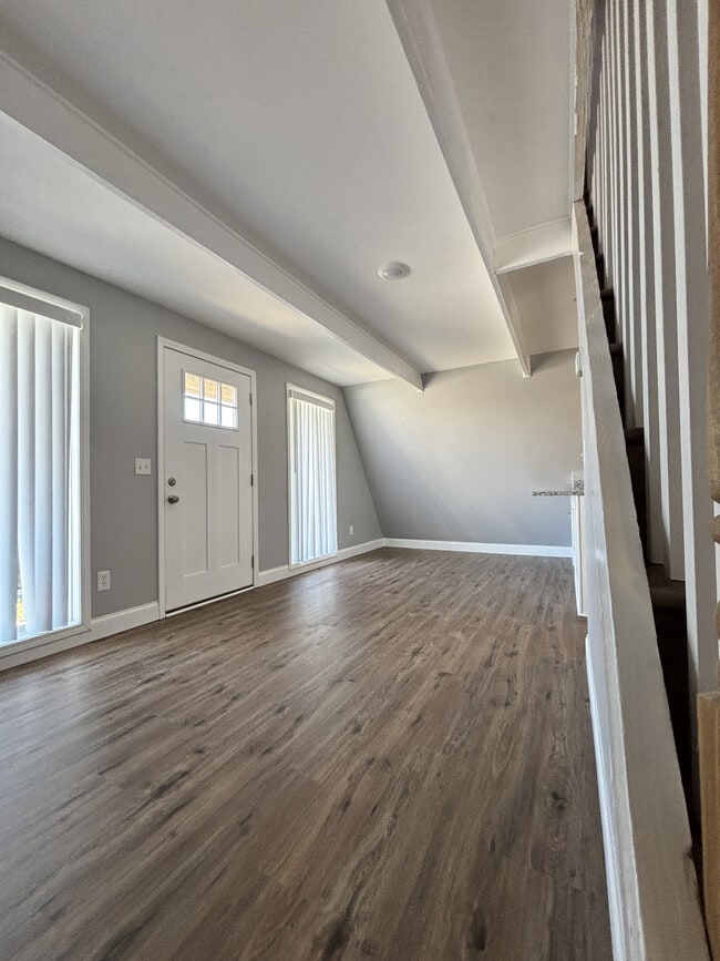 Building Photo - 43 Swiss Dr