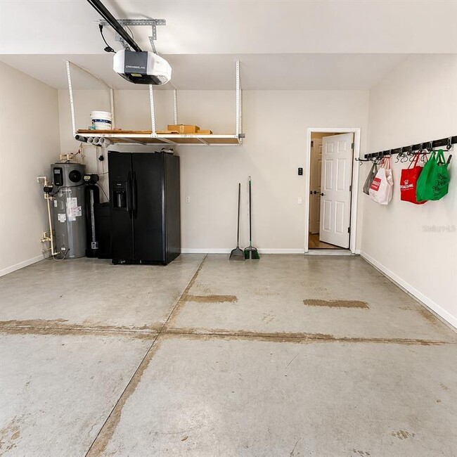 Building Photo - 10222 Pink Palmata Ct