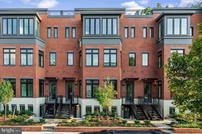 Ground level unit - 148B S St NW