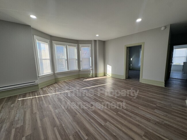 Building Photo - 25 Wayside Ave