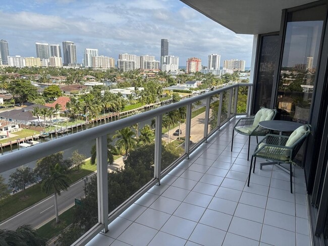 Building Photo - 3600 Yacht Club Dr