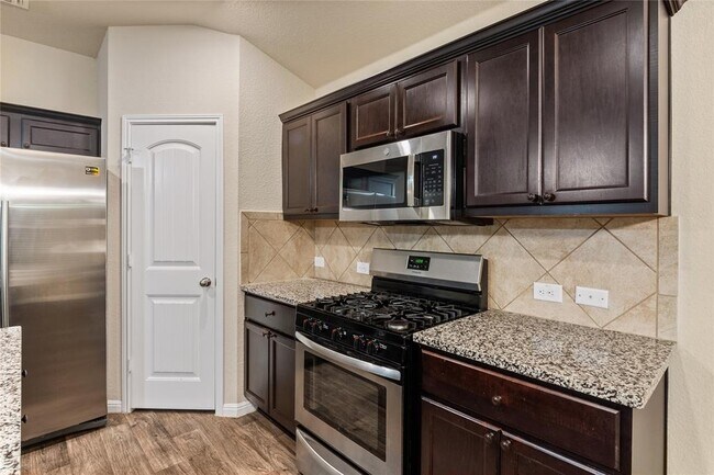 Building Photo - 10625 Menominee Falls Ln