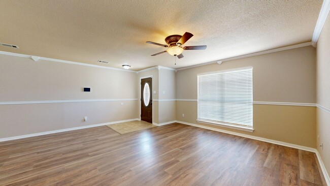 Building Photo - PRICE IMPROVEMENT ONLY $2,195 for OVER 1 A...