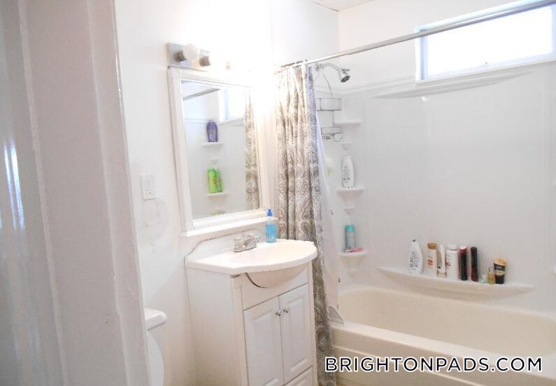 Building Photo - 40 Orchard Rd