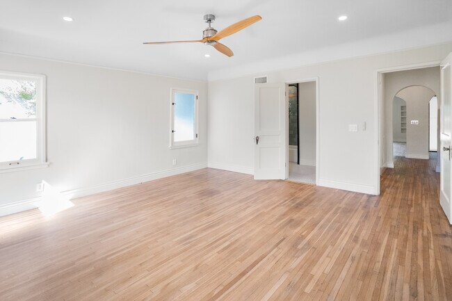 Building Photo - 1215 S Crescent Heights Blvd
