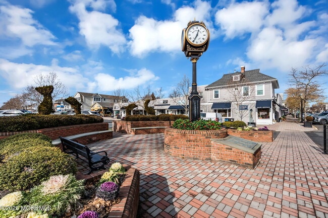 Building Photo - 1115 3rd Ave