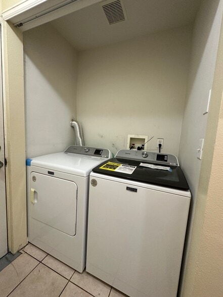 Building Photo - 18345 E Flora Dr