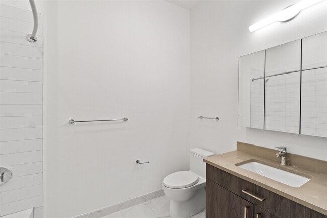 Building Photo - 250 Ave E