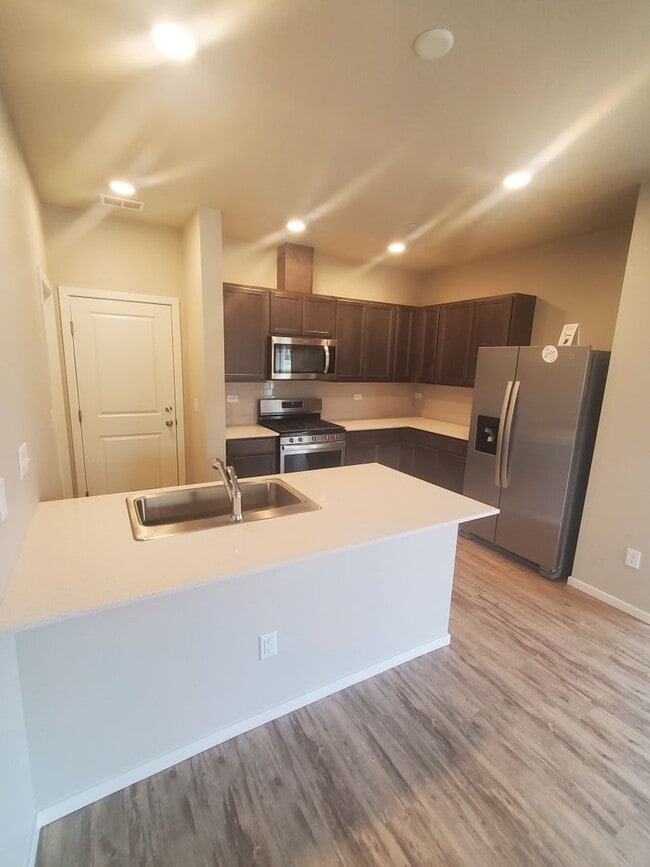 Building Photo - Updated and Bright 3 Bedroom Townhouse in Greeley!