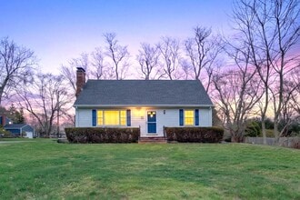 Building Photo - 10 Dewolf Ave