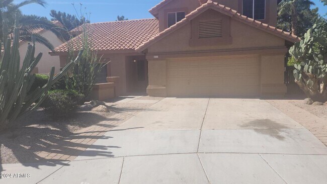 Building Photo - 1683 W Carla Vista Dr