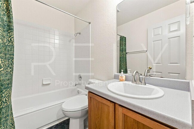 Building Photo - 103 Prairie Springs Loop