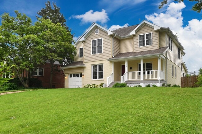 Building Photo - Kirkwood 5 bedroom / 3 full bathroom home