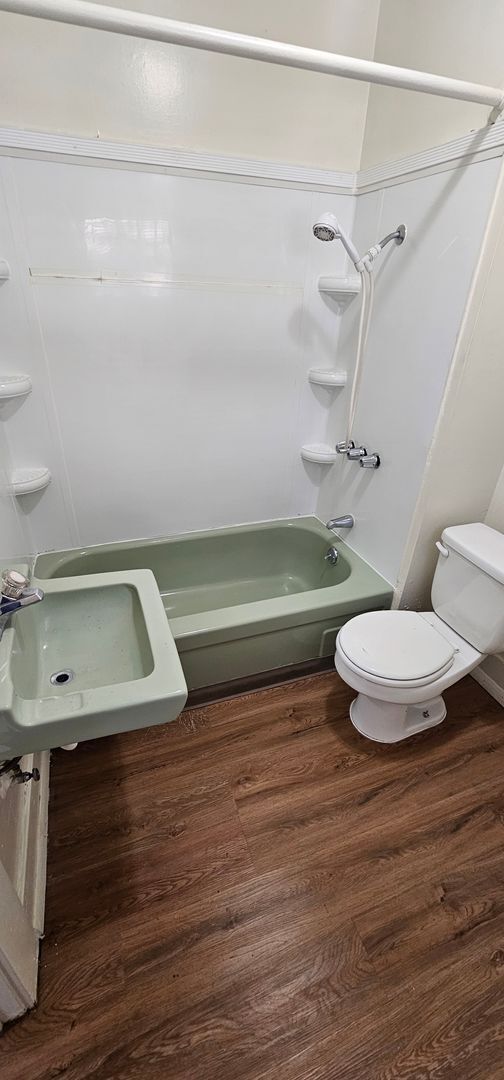 Building Photo - 2 bed 1 bath 1 car garage home cottage in ...