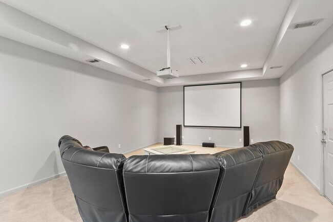 Building Photo - 10495 Royal Points Dr