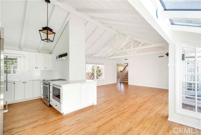 Building Photo - 2562 Vista Dr