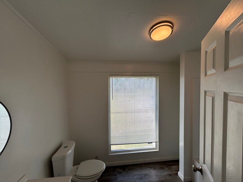 Building Photo - 4236 39th Ave N