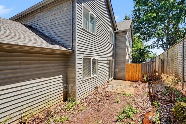 Building Photo - 5262 Springcrest Dr S