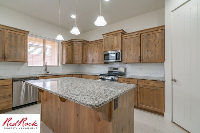 Building Photo - Pet Friendly 4 Bedroom Little Valley Home ...