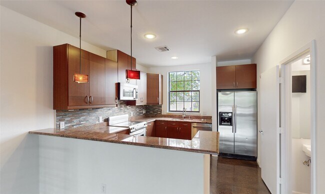 Building Photo - 310 S Jensen Dr