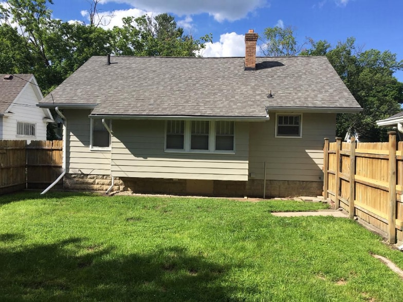 Building Photo - 2547 Altoona St