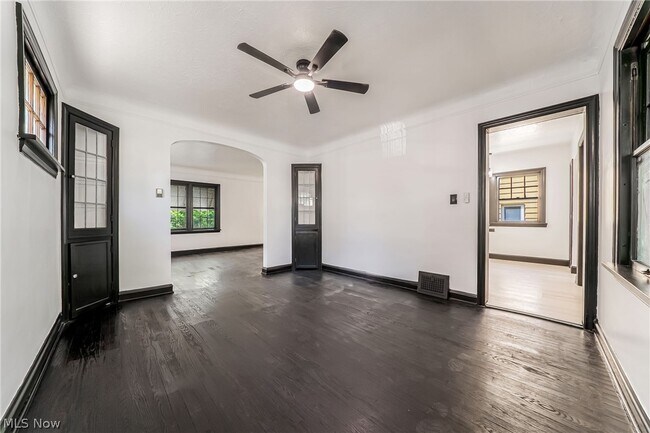 Building Photo - 3995 E 154th St