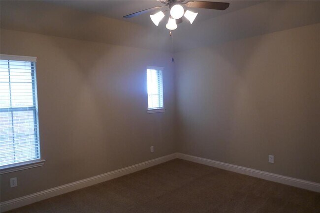 Building Photo - 2537 Windsor Castle Way