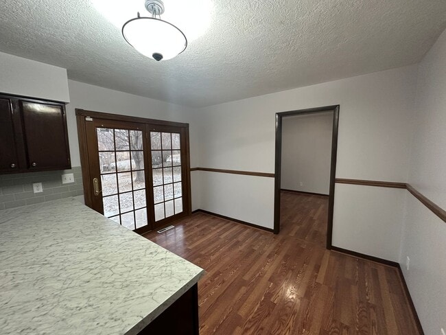 Building Photo - $1,800 - 3 Bed 2 Bath Home