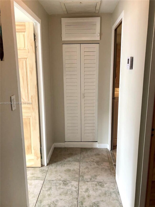 Building Photo - 1408 Brickell Bay Dr