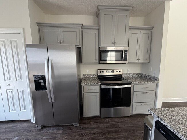 Building Photo - FOR RENT